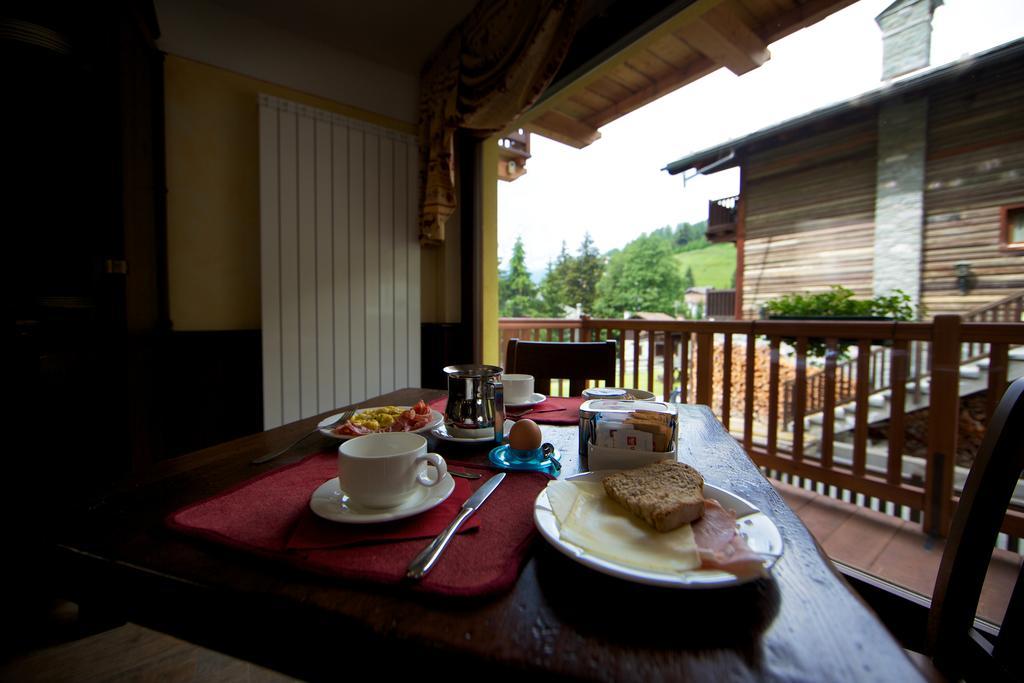 Hotel L' Aiglon Champoluc Oda fotoğraf